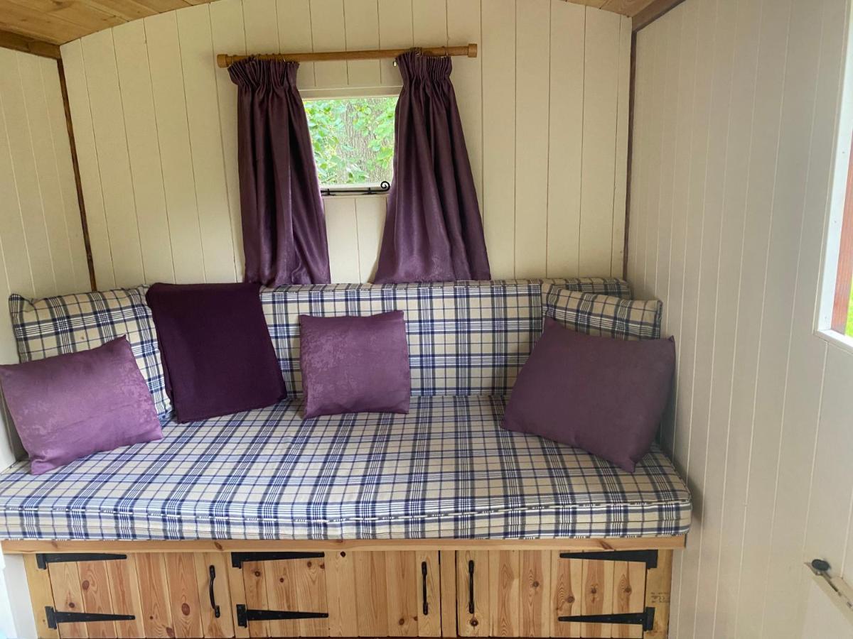 The Shepherd'S Hut - Wild Escapes Wrenbury Off Grid Glamping - Ages 12 And Over Baddiley エクステリア 写真