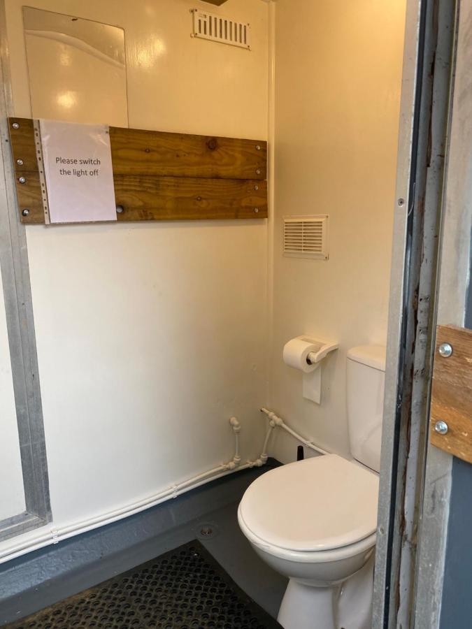 The Shepherd'S Hut - Wild Escapes Wrenbury Off Grid Glamping - Ages 12 And Over Baddiley エクステリア 写真