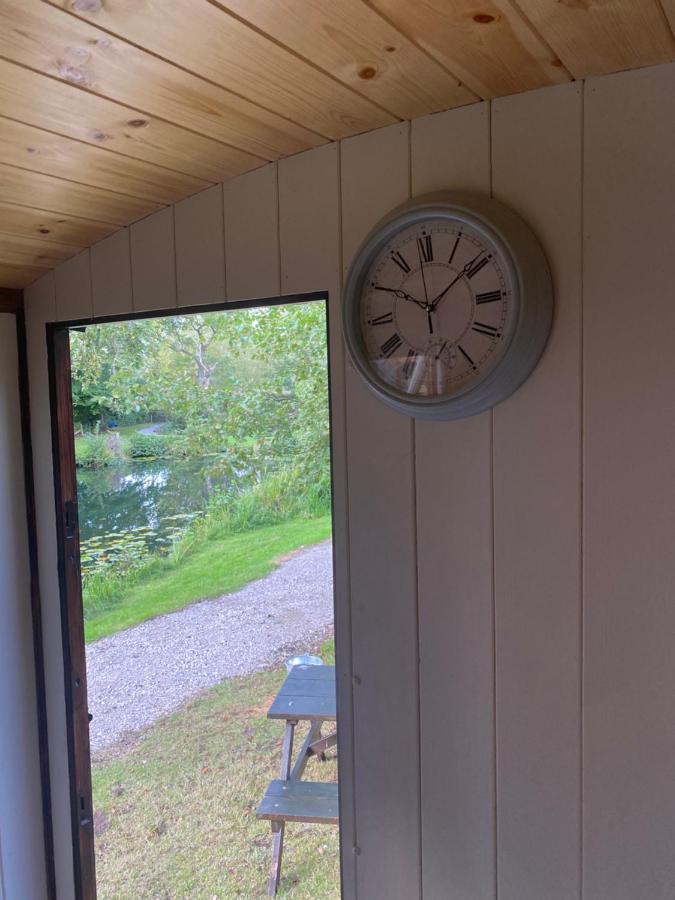 The Shepherd'S Hut - Wild Escapes Wrenbury Off Grid Glamping - Ages 12 And Over Baddiley エクステリア 写真