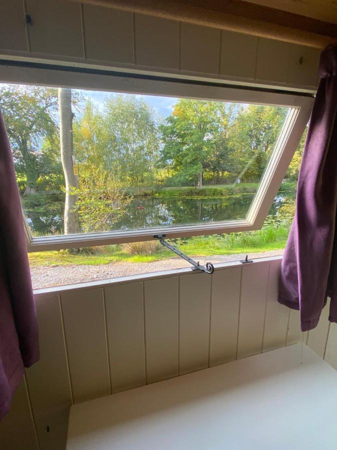 The Shepherd'S Hut - Wild Escapes Wrenbury Off Grid Glamping - Ages 12 And Over Baddiley エクステリア 写真